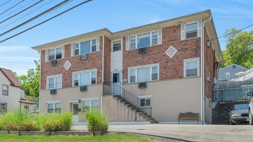 161 S Pearl St, Pearl River, NY à vendre - Photo de l’immeuble – Image 2 sur 34