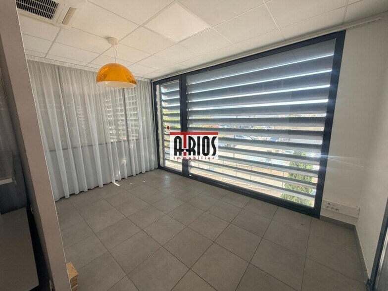Bureau dans La Seyne-sur-Mer à vendre - Photo de l’immeuble – Image 2 sur 4