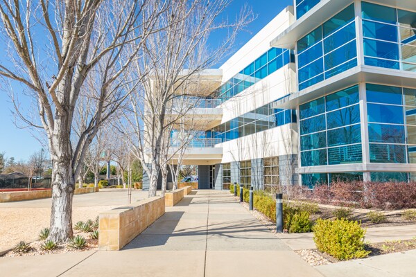 8890 Cal Center Dr, Sacramento, CA à louer - Photo de l’immeuble – Image 3 sur 20