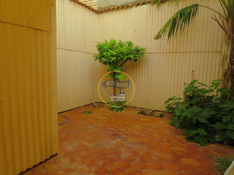 Local commercial dans València à vendre - Photo de l’immeuble – Image 1 sur 6