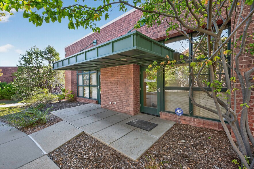 88 Inverness Cir E, Englewood, CO à vendre - Photo de l’immeuble – Image 2 sur 15