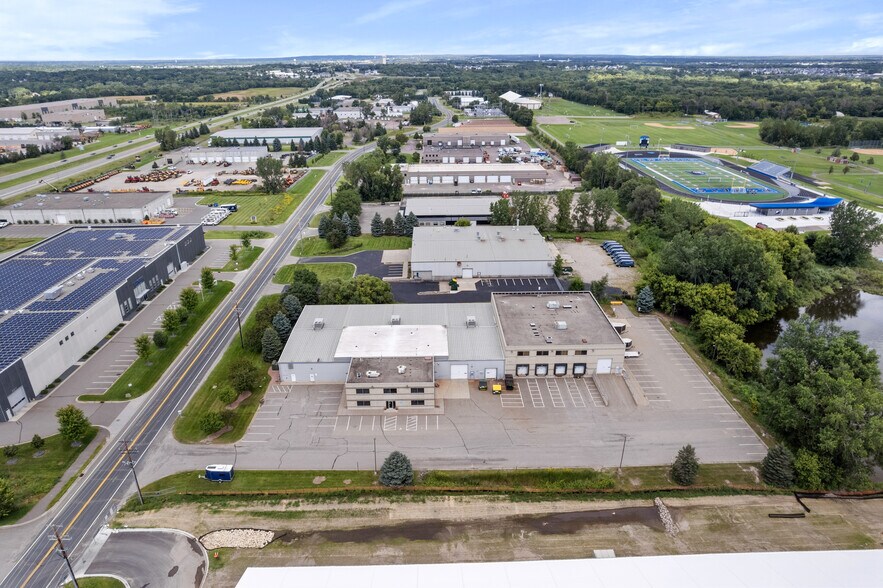 14200 James Rd, Rogers, MN à louer - Photo de l’immeuble – Image 3 sur 18