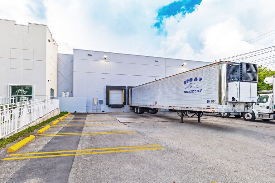 8995 NW 12th St, Miami, FL à vendre - Photo de l’immeuble – Image 3 sur 16