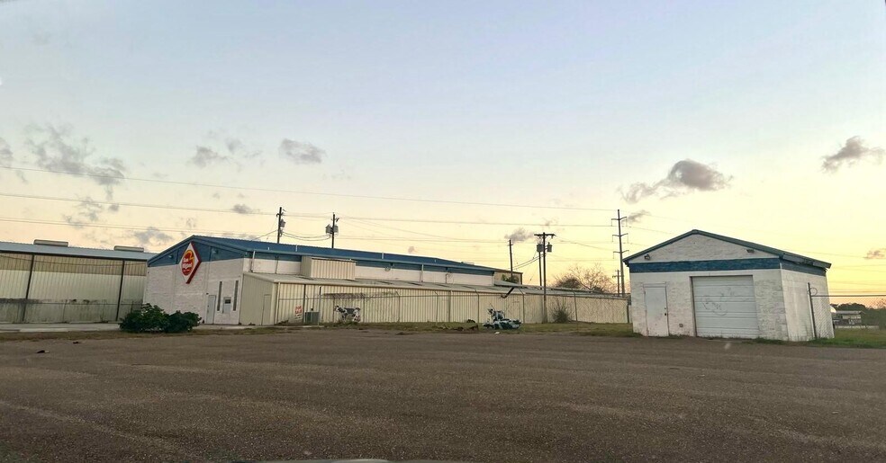 2041 Amistad Dr, San Benito, TX à vendre - Photo de l’immeuble – Image 3 sur 11