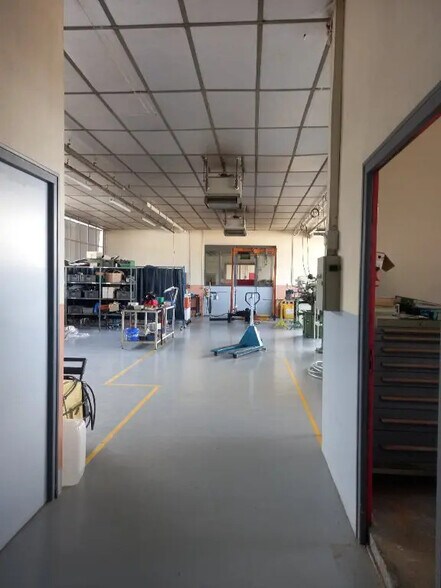 Local d’activités dans Pirey à louer - Photo de l’immeuble – Image 2 sur 5