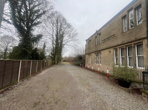 Station Rd, Clitheroe à louer Photo de l’immeuble– Image 2 sur 5