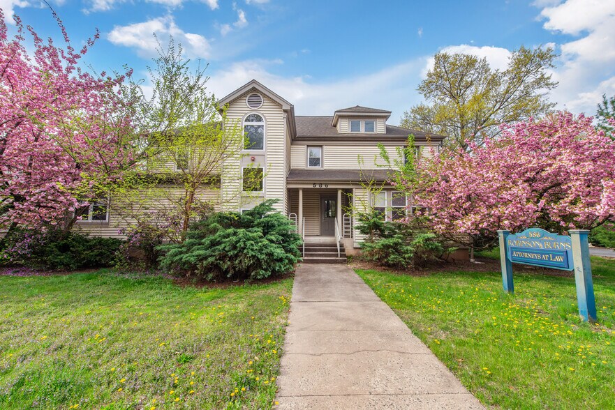 586 E Main St, Bridgewater, NJ à vendre - Photo de l’immeuble – Image 2 sur 25
