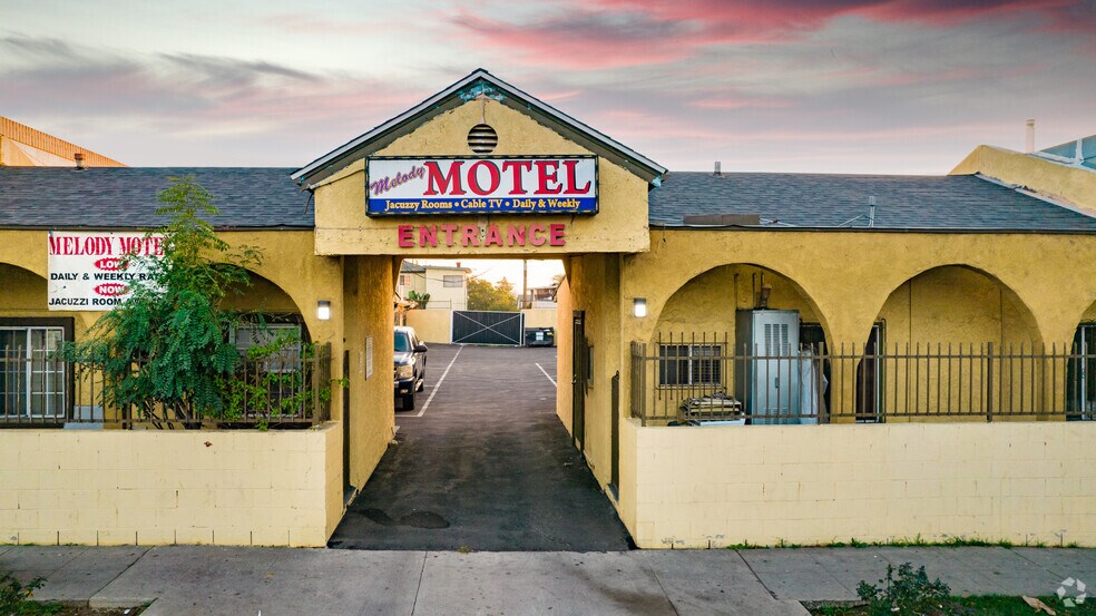 5062 W Washington Blvd, Los Angeles, CA à vendre - Photo de l’immeuble – Image 3 sur 13