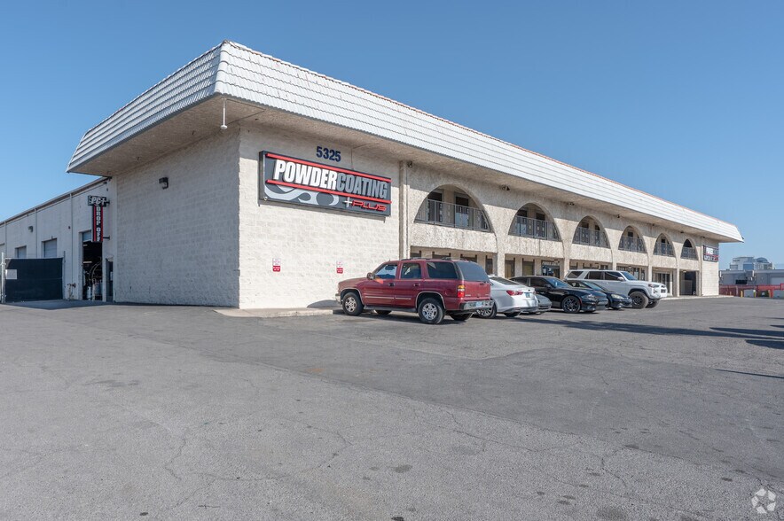 5325 S Valley View Blvd, Las Vegas, NV à louer - Photo de l’immeuble – Image 1 sur 14