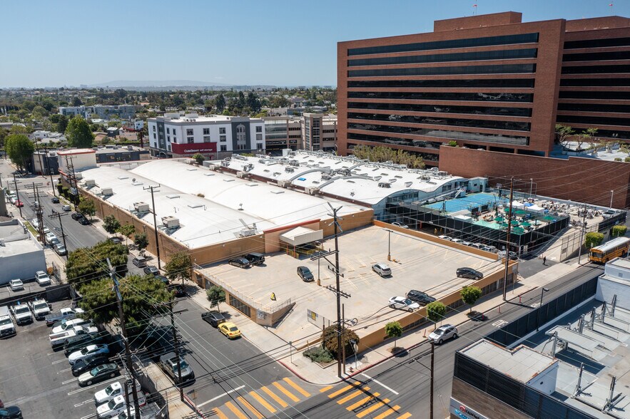 11801 W Olympic Blvd, Los Angeles, CA à louer - Photo de l’immeuble – Image 3 sur 4
