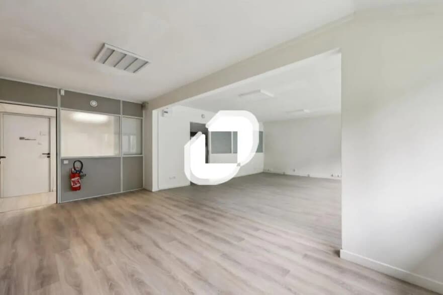 Bureau dans Champs-sur-Marne à louer - Photo intérieure – Image 2 sur 3