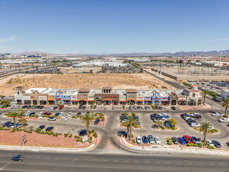 6830-6870 S Rainbow Blvd, Las Vegas, NV à louer - Photo de l’immeuble – Image 3 sur 10