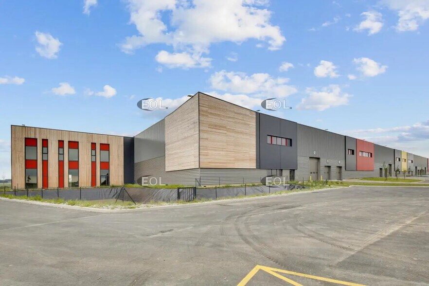 Local d’activités dans Louvres à louer - Photo de l’immeuble – Image 2 sur 9