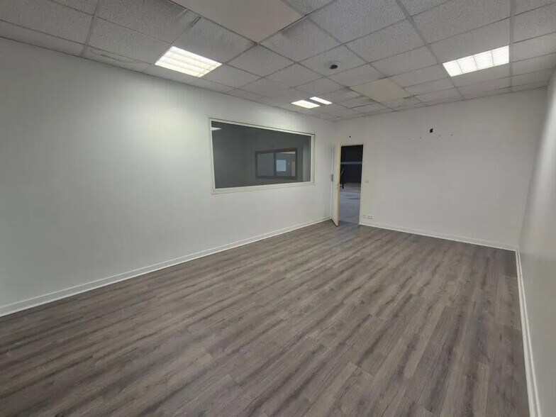 Industriel/Logistique dans Saint-Maximin à louer - Photo de l’immeuble – Image 2 sur 4