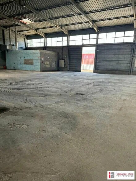 Industriel/Logistique dans La Selle-en-Luitré à louer - Photo de l’immeuble – Image 3 sur 4