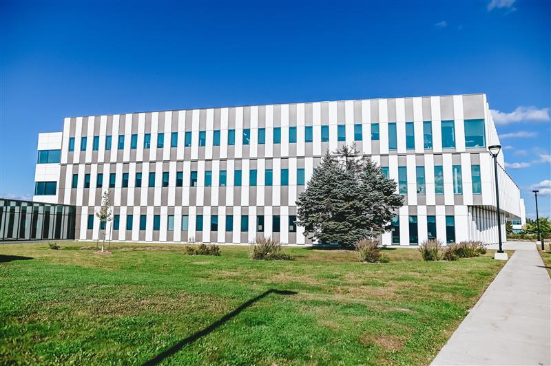 7171 Rue Frederick-Banting, Saint-Laurent, QC à louer - Photo de l’immeuble – Image 2 sur 15