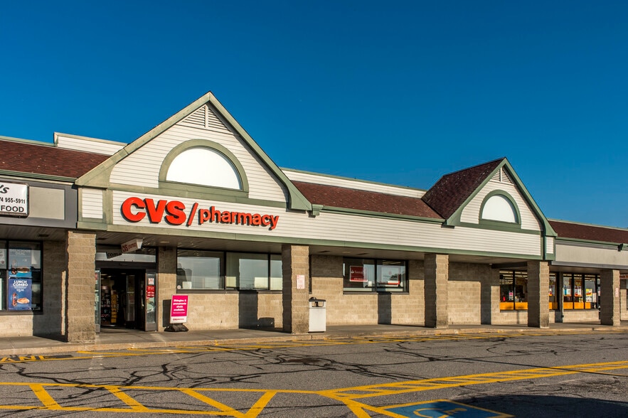 4171 N Main St, Fall River, MA à louer - Photo de l’immeuble – Image 3 sur 9