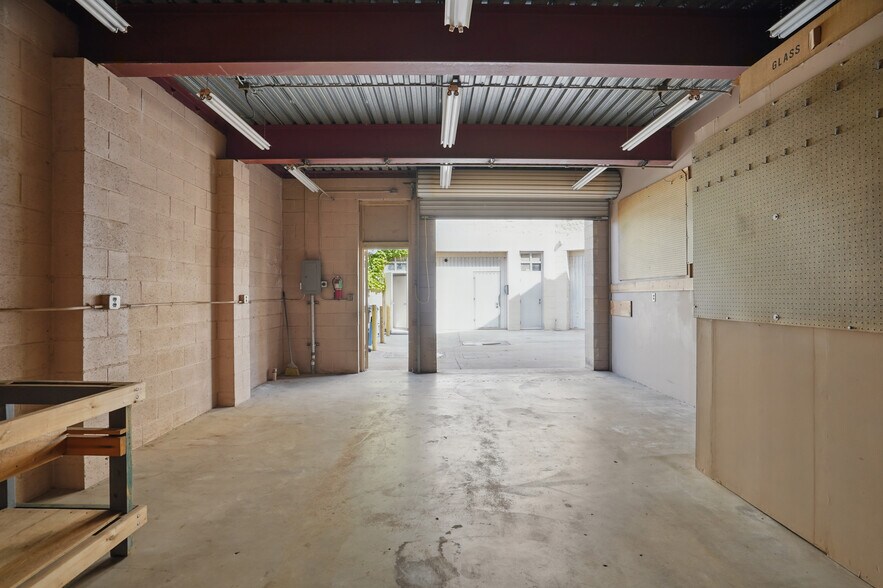 3632 Foothill Blvd, La Crescenta, CA à vendre - Photo de l’immeuble – Image 3 sur 32