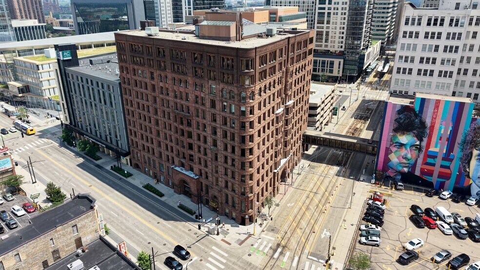 10 S 5th St, Minneapolis, MN à louer - Vidéo sur l’annonce professionnelle – Image 3 sur 12