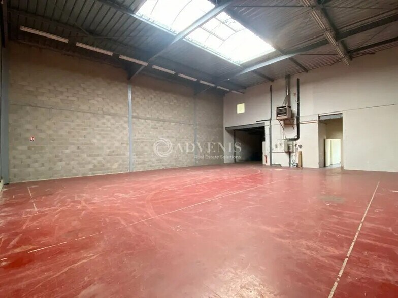 Local d’activités dans Villejuif à louer - Photo de l’immeuble – Image 3 sur 11