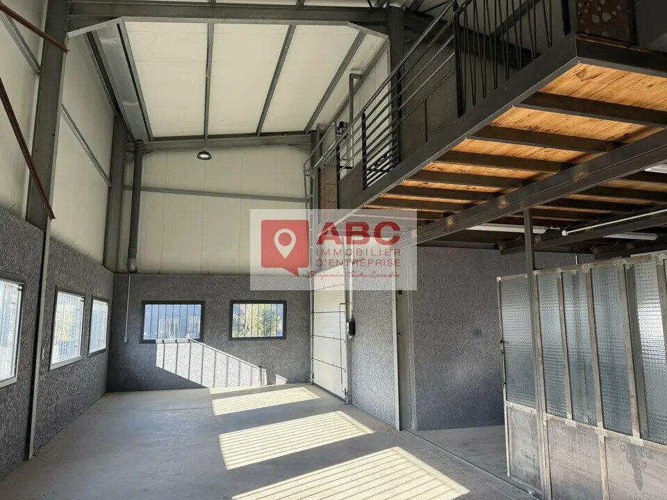 Local d’activités dans Saint-André à louer Photo de l’immeuble– Image 1 sur 8