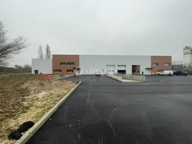 Local d’activités dans Carbon-Blanc à louer - Photo de l’immeuble – Image 1 sur 8