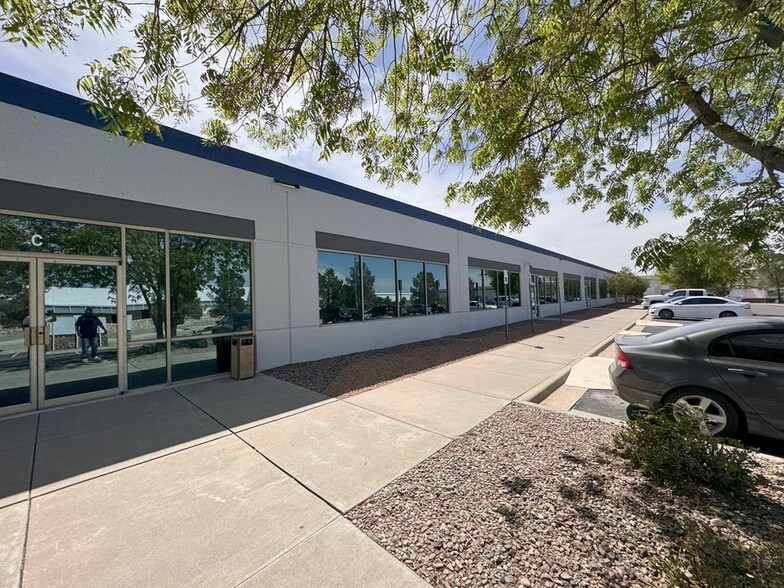 32 Celerity Wagon St, El Paso, TX à louer - Photo de l’immeuble – Image 2 sur 19
