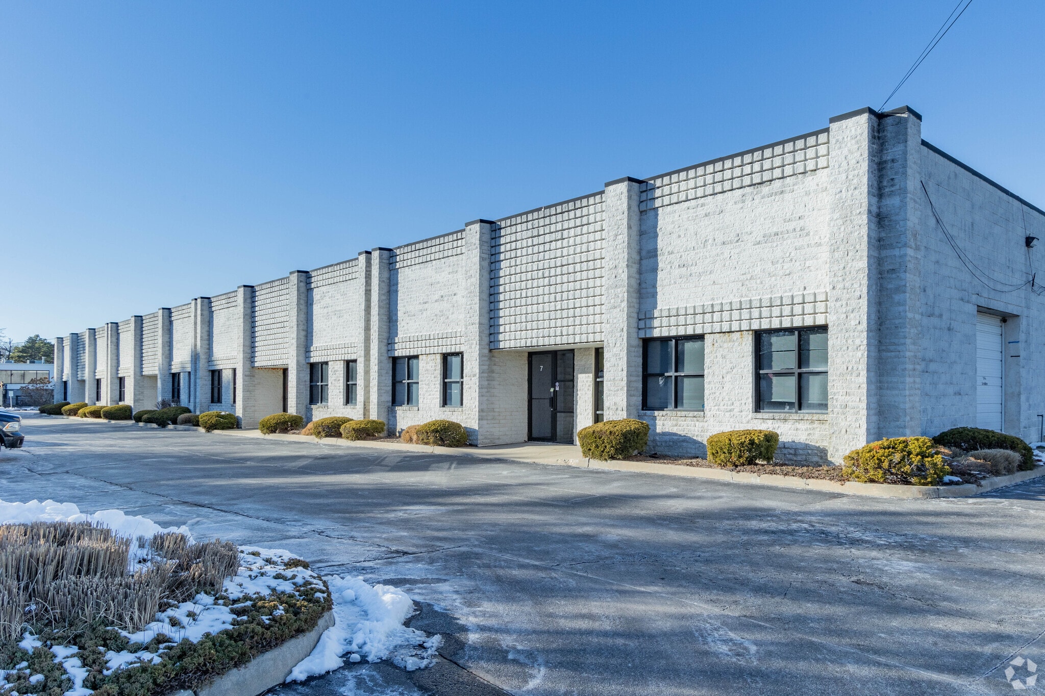 7 Shirley St, Bohemia, NY à louer Photo principale– Image 1 sur 10