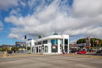 700 N Fairfax Ave, Los Angeles, CA à louer Photo de l’immeuble– Image 2 sur 11