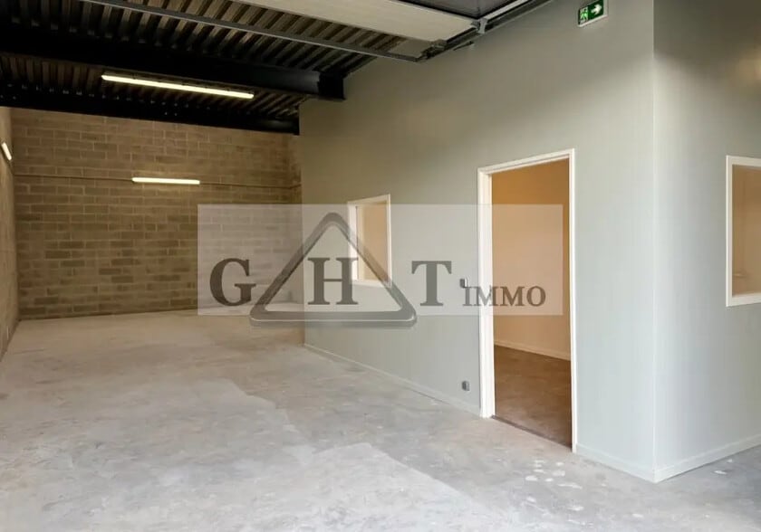 Industriel/Logistique dans Saint-Pierre-du-Perray à louer - Photo intérieure – Image 2 sur 3