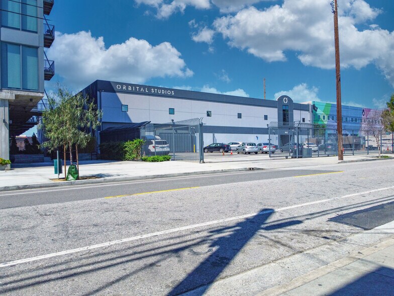 667 Santa Fe Ave, Los Angeles, CA à louer - Photo de l’immeuble – Image 2 sur 10