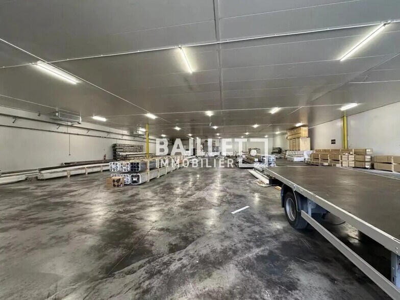 Industriel/Logistique dans Fréjus à louer - Photo intérieure – Image 2 sur 9