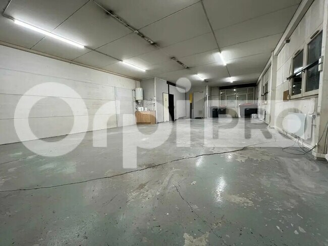 Plus de détails pour Bureau, Local d'activités à louer