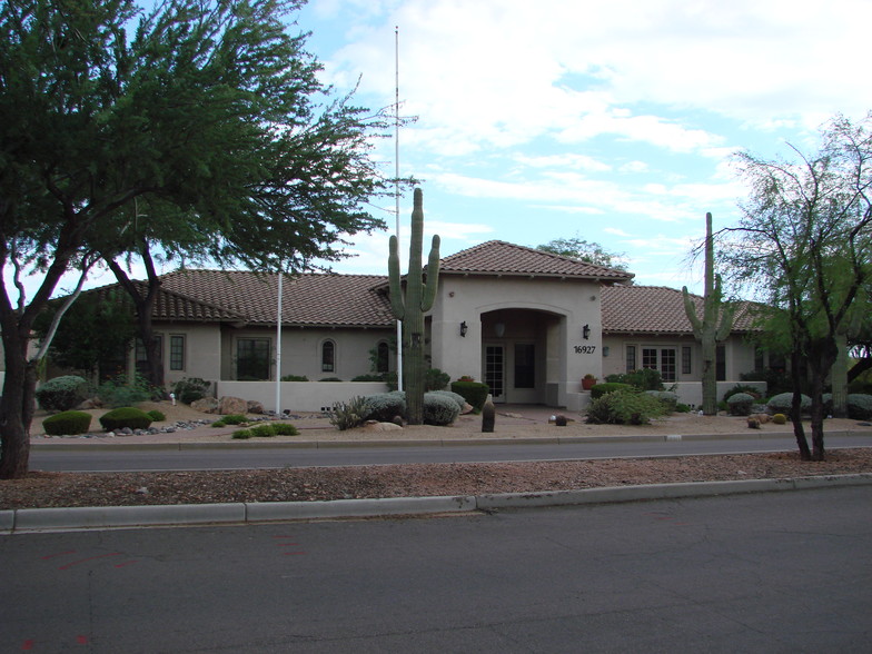 16927 E Saguaro Blvd, Fountain Hills, AZ à louer - Photo principale – Image 1 sur 21