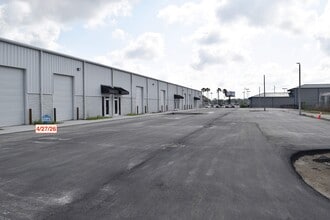 137 Atlantic Dr, Maitland, FL à louer Photo de l’immeuble– Image 1 sur 6