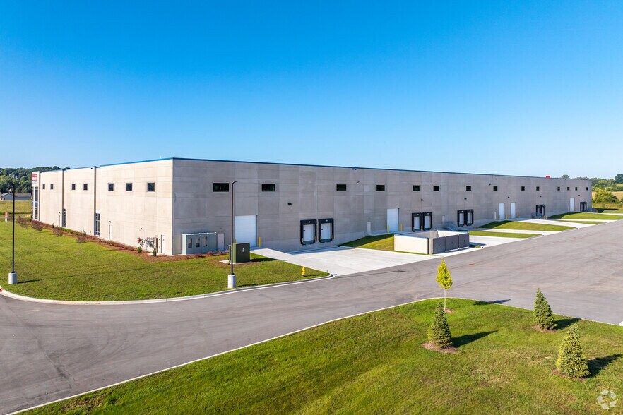 N53W25374 Highlands Court, Sussex, WI à louer - Photo de l’immeuble – Image 3 sur 24