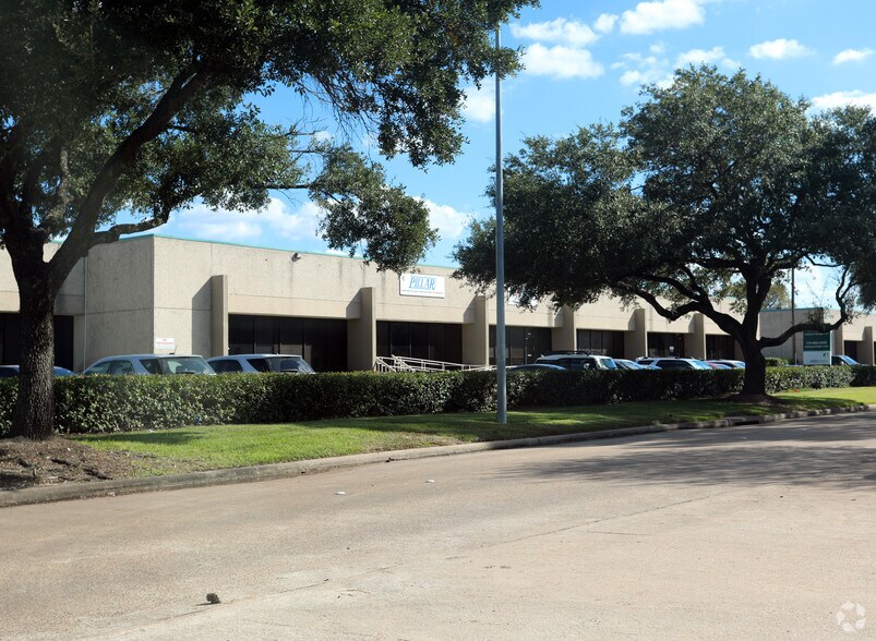 6630 Roxburgh Dr, Houston, TX à louer - Photo de l’immeuble – Image 3 sur 14