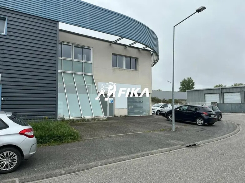 Local d'activités dans Pechbonnieu à vendre - Photo de l’immeuble – Image 2 sur 8