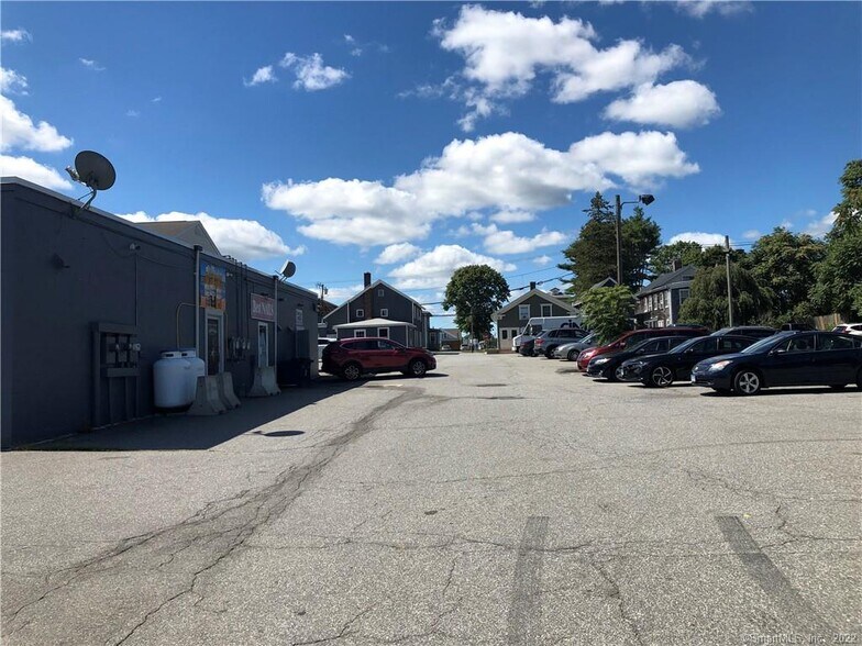 15-19 E Main St, Clinton, CT à vendre - Photo de l’immeuble – Image 3 sur 6