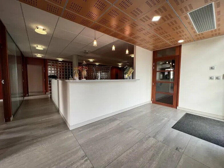 Bureau dans Beauvais à louer - Hall d’entrée – Image 1 sur 12