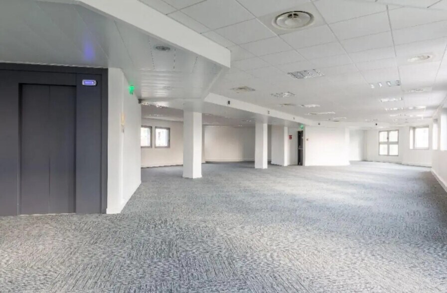 Bureau dans Suresnes à vendre - Photo de l’immeuble – Image 3 sur 5