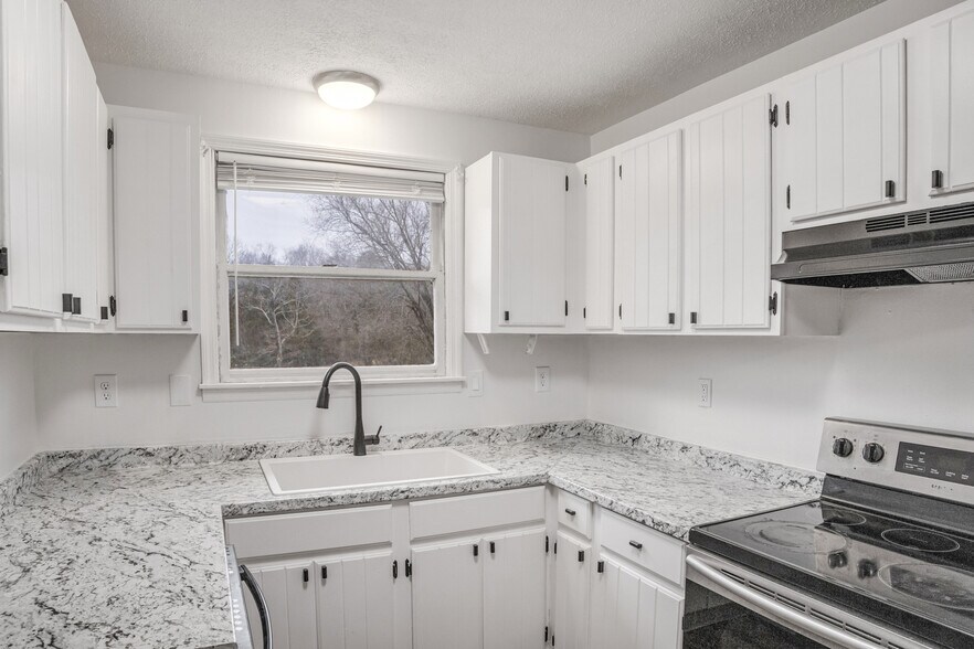 151 Covington Ln, Dickson, TN à vendre - Photo de l’immeuble – Image 3 sur 59