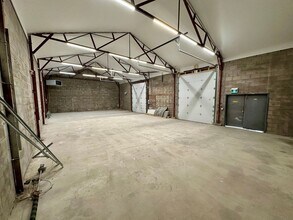 670 Development Dr, Kingston, ON à louer Photo intérieure– Image 2 sur 3