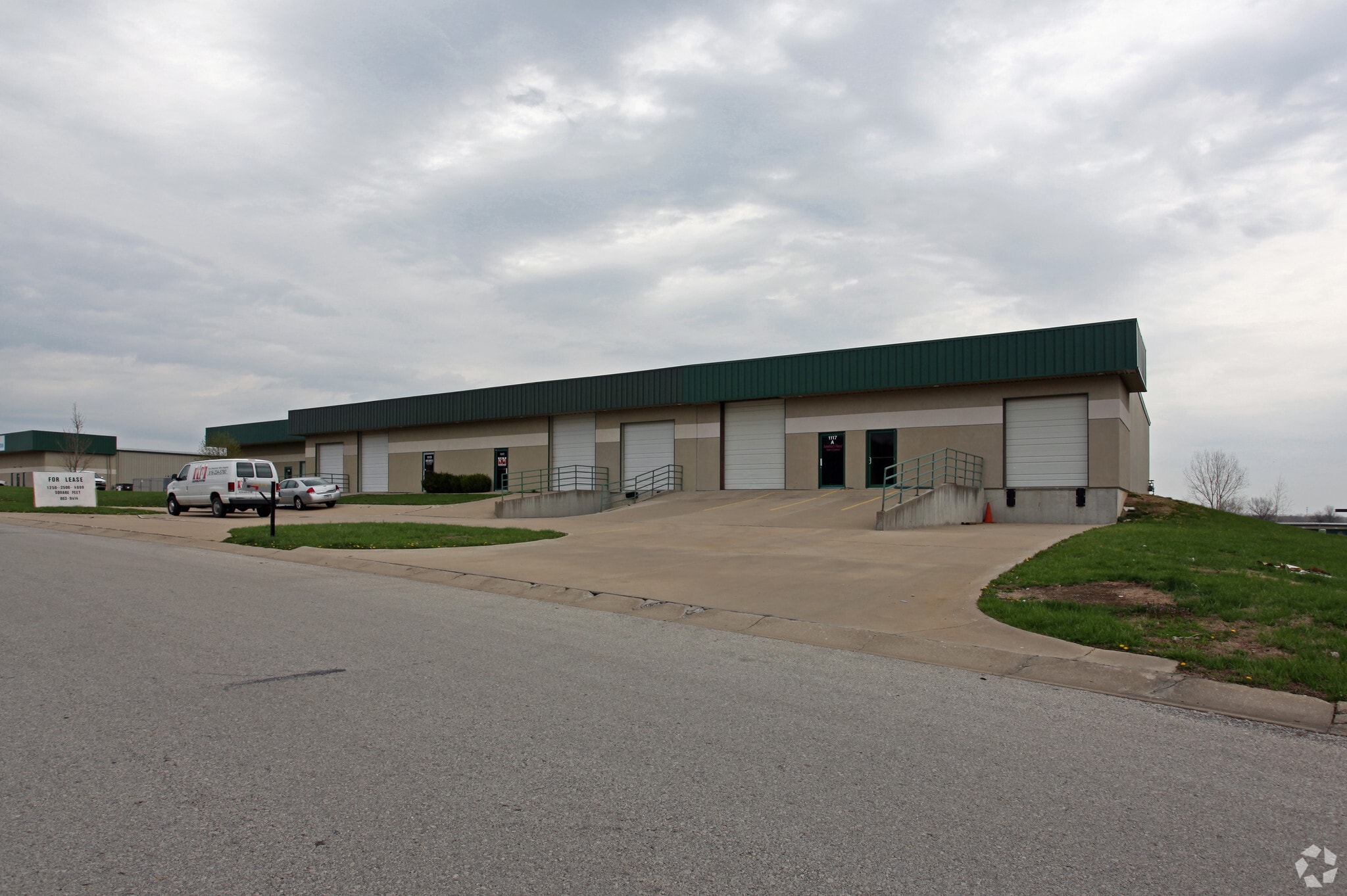 1117 Valley Ridge Ct, Grain Valley, MO à louer Photo principale– Image 1 sur 18