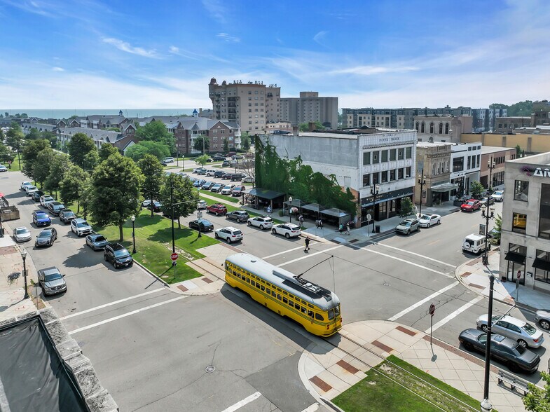 5611 6th Ave, Kenosha, WI à louer - Photo de l’immeuble – Image 1 sur 22