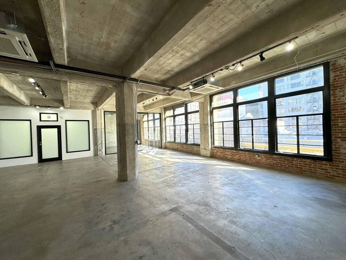 817 S Los Angeles St, Los Angeles, CA à louer Photo principale– Image 1 sur 7