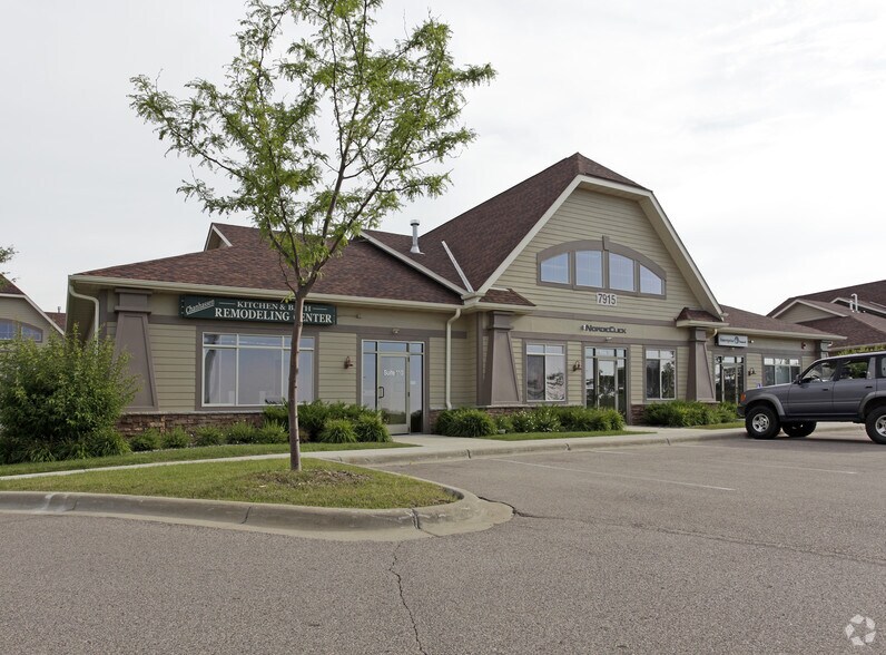 7915 Stone Creek Dr, Chanhassen, MN à louer - Photo de l’immeuble – Image 2 sur 5