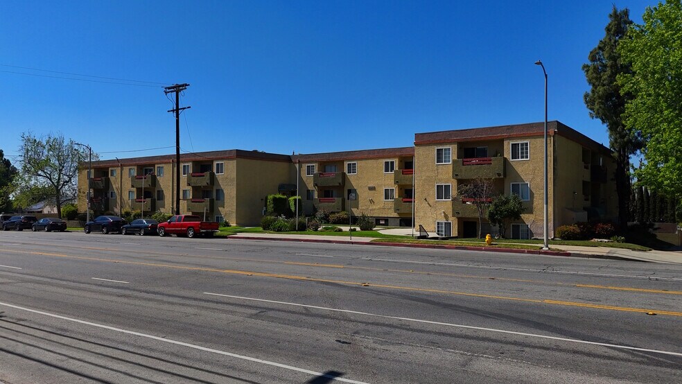 13266 Foothill Blvd, Sylmar, CA à vendre - Photo de l’immeuble – Image 3 sur 17