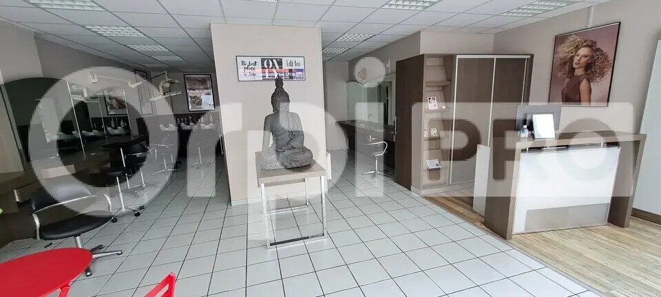 Local commercial dans Saint-Brieuc à louer - Photo de l’immeuble – Image 2 sur 3
