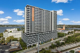 Plus de détails pour 201 Clearwater Dr, West Palm Beach, FL - Bureau/Local commercial à louer